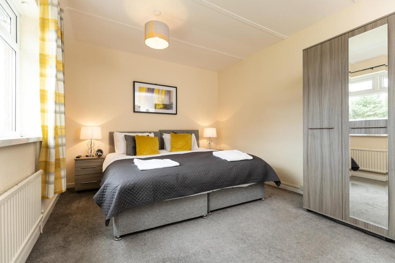 Taylor House Contractors Welcome Off Street Parking For Vans Durham Bagian luar foto