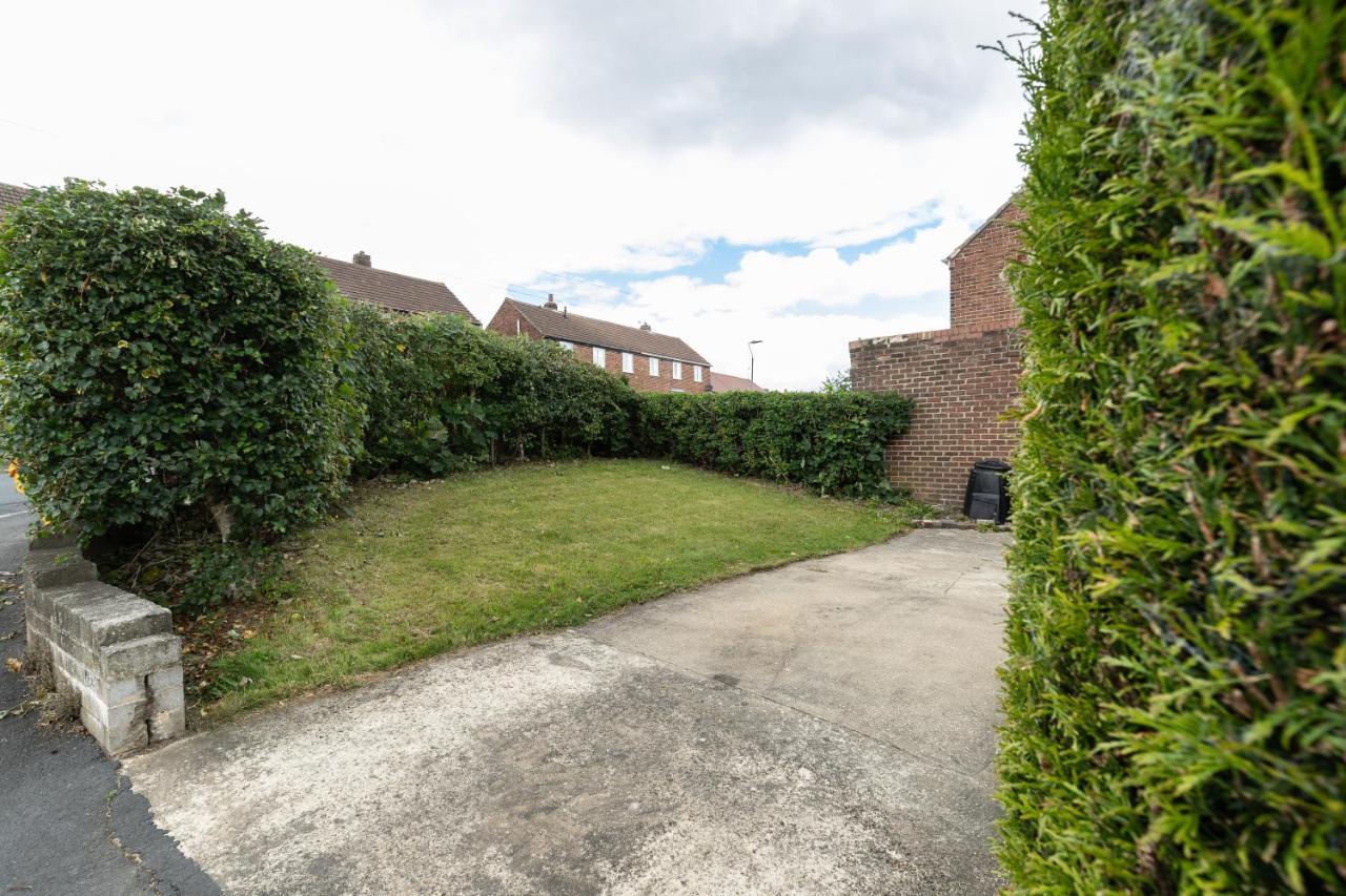 Taylor House Contractors Welcome Off Street Parking For Vans Durham Bagian luar foto