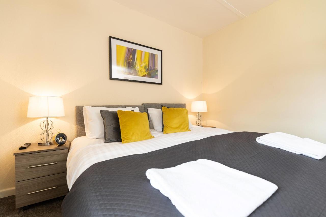 Taylor House Contractors Welcome Off Street Parking For Vans Durham Bagian luar foto