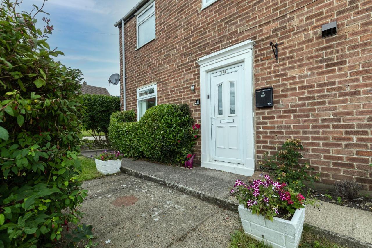 Taylor House Contractors Welcome Off Street Parking For Vans Durham Bagian luar foto