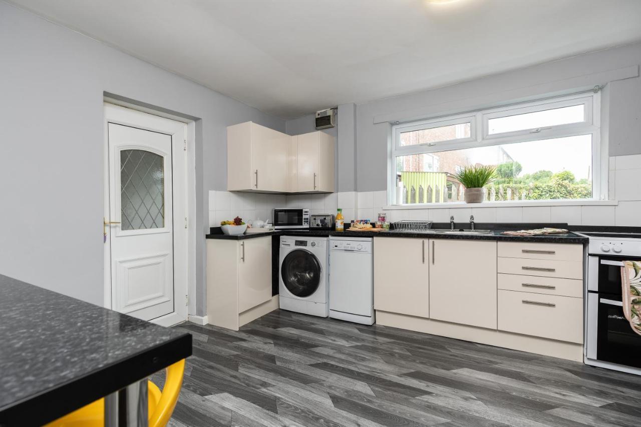 Taylor House Contractors Welcome Off Street Parking For Vans Durham Bagian luar foto